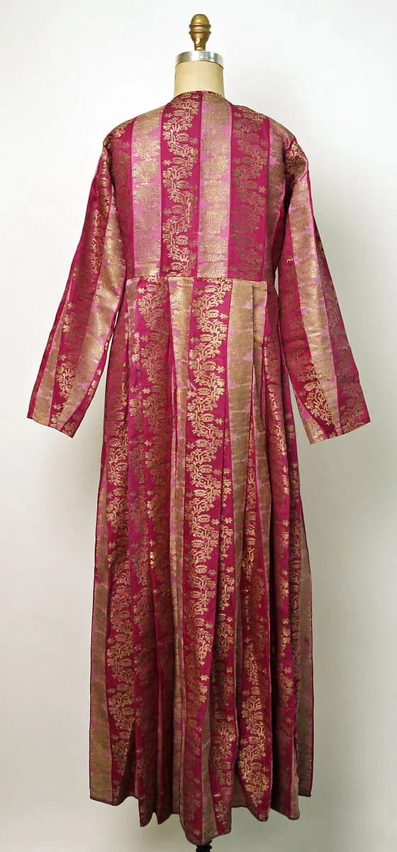 Rear view of the same dress: floral woven patterns and pleats in silk. The Met, object 1991.55.