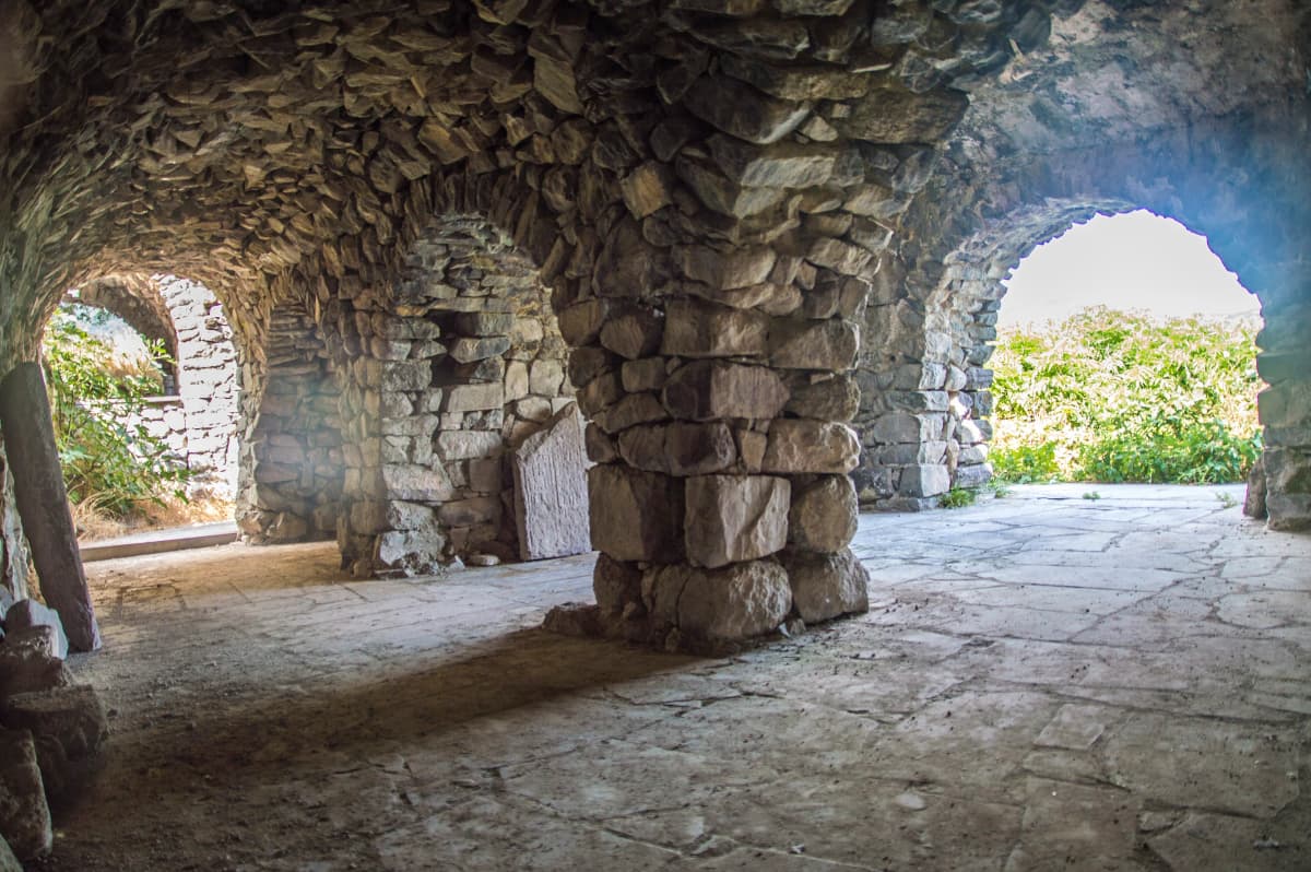 sedrakGr · CC BY 3.0 · https://creativecommons.org/licenses/by/3.0/ · https://commons.wikimedia.org/wiki/File:Halidzor_fortress,_Syunik,_Armenia_-_panoramio_(9).jpg